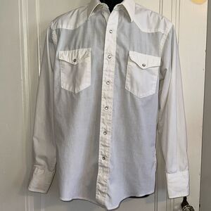 Vintage 70s Wrangler western white cotton/polyester
snap up shirt
